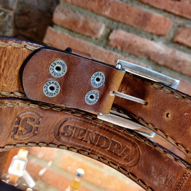 Cinturones cowboy: ¿Por qué son una prenda icónica de la moda western?